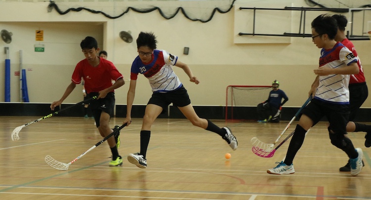 Brian Goh Wei Kang (CHS#30) attempting to pass to fellow teammate along with defenders from Yuhua hot on his trail. 
