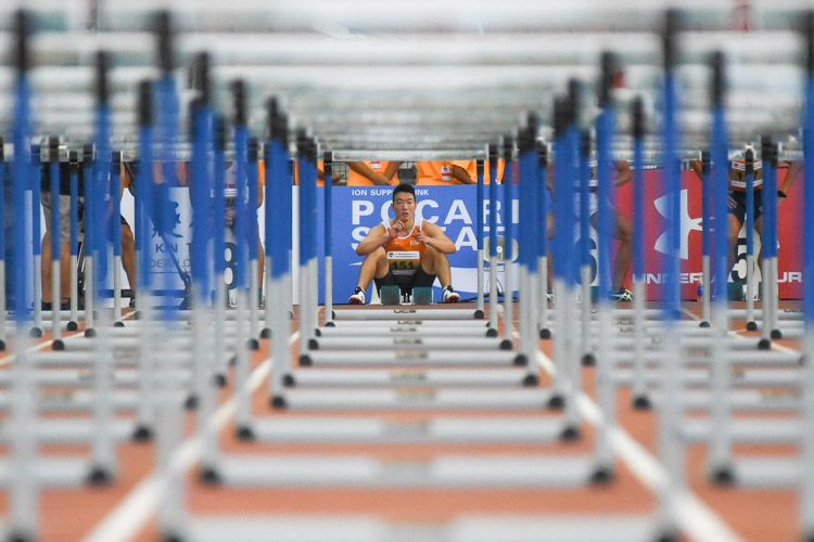The calm before a record-breaking run: Ang Chen Xiang twice rewrote his own 110m Hurdles national record, which previously stood at 14.36s, at the 81st Singapore Open. He clocked 14.27s in the heats before lowering it further by 0.01s in the final. (Photo 1 © Iman Hashim/Red Sports)