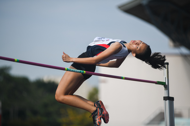 Lim En Ning of Dunman High School clinched silver in the A division girls high jump event with a final height of 1.54m. All the top three jumpers had the same final height of 1.54m and the officials had to do a countback to decide the winners. (Photo 1 © Stefanus Ian/Red Sports)