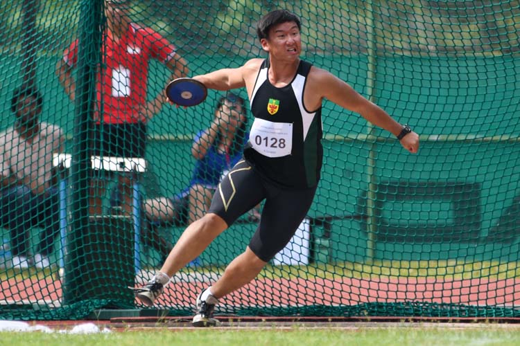 Ryan Ng of RI came in first in the A Division Boys’ Discus event with a final distance of 44.68m. (Photo 1 © Stefanus Ian/Red Sports)