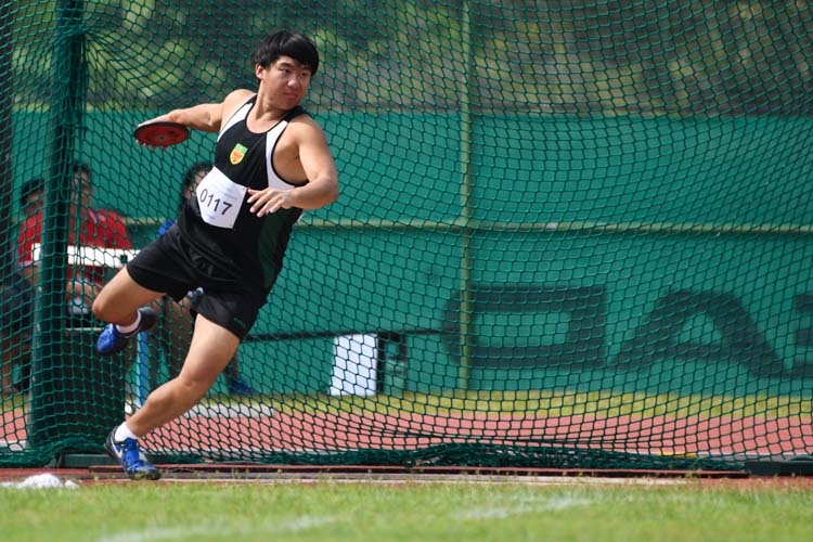 Matthew Lee of RI came in first in the A Division Boys’ Discus event with a final distance of 41.34m. (Photo 1 © Stefanus Ian/Red Sports)