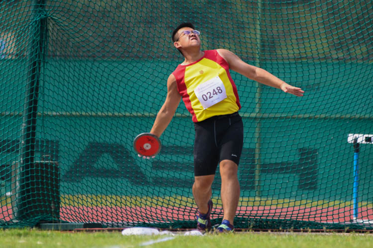 Lee Chun Wan of HCI came in eighth in the A Division Boys’ Discus event with a final distance of 32.97m. (Photo 1 © Stefanus Ian/Red Sports)