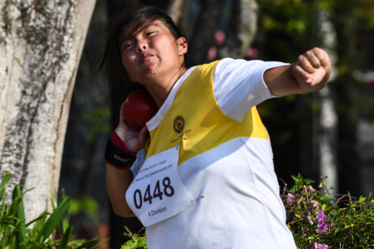 Anna Yap of VJC came in third in the A Division Girls Shot Put event with a final distance of 10.50m. (Photo 1 © Stefanus Ian/Red Sports)