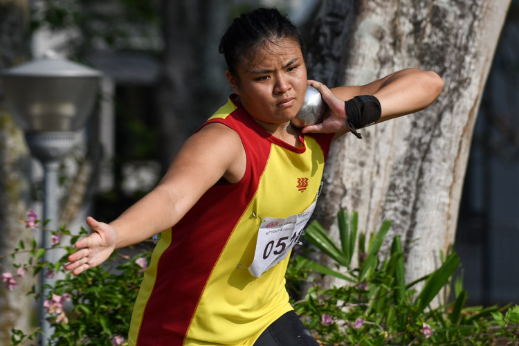 Jasmin Phua of HCI came in second in the A Division Girls Shot Put event with a final distance of 10.82m. (Photo 1 © Stefanus Ian/Red Sports)