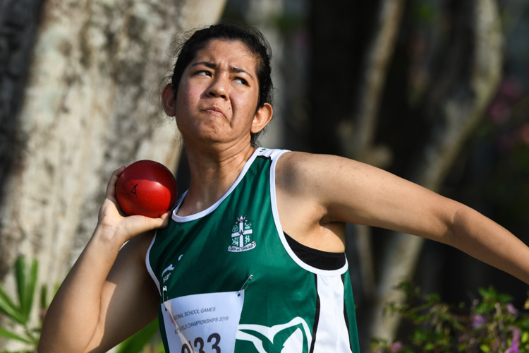 Isabella Grasso of SJI(INT) came in eighth in the A Division Girls Shot Put event with a final distance of 7.85m. (Photo 1 © Stefanus Ian/Red Sports)