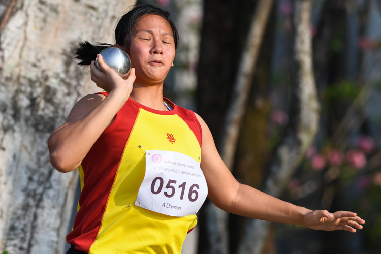 Lim Shin-Yi of HCI came in sixth in the A Division Girls Shot Put event with a final distance of 8.57m. (Photo 1 © Stefanus Ian/Red Sports)