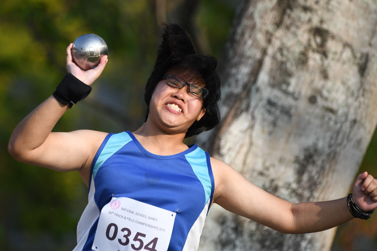 Chua Min Pei of CJC came in ninth in the A Division Girls Shot Put event with a final distance of 7.15m. (Photo 1 © Stefanus Ian/Red Sports)