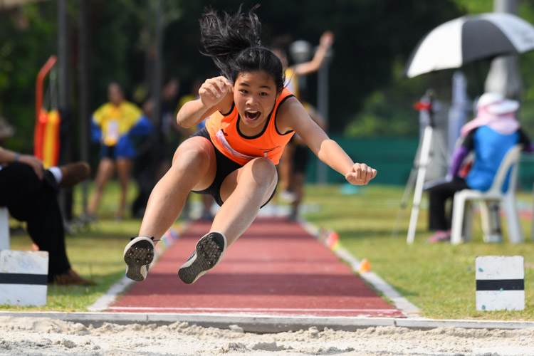 Ng Jing Ni of Singapore Sports School came in ninth in the B Division Girls’ Long Jump event with a final distance of 4.66m. (Photo 1 © Stefanus Ian/Red Sports)