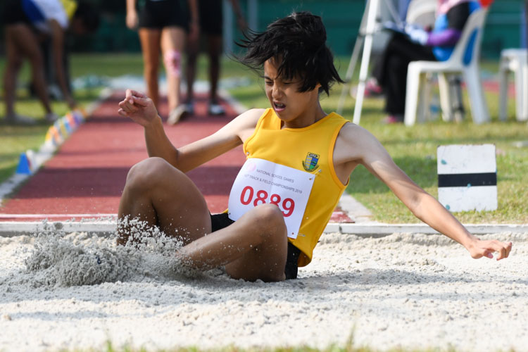 Mabel Leow of Cedar Girls’ Secondary School came in third in the B Division Girls’ Long Jump event with a final distance of 4.93m. (Photo 1 © Stefanus Ian/Red Sports)