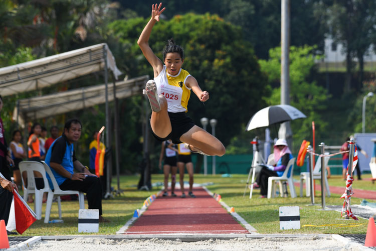 Ann Lee of NYGH came in first in the B Division Girls Long Jump event with a final distance of 5.11m. (Photo 1 © Stefanus Ian/Red Sports)