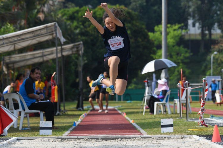 Faith Yeong of CHIJ Secondary (Toa Payoh) came in fifth in the B Division Girls’ Long Jump event with a final distance of 4.82m. (Photo 1 © Stefanus Ian/Red Sports)