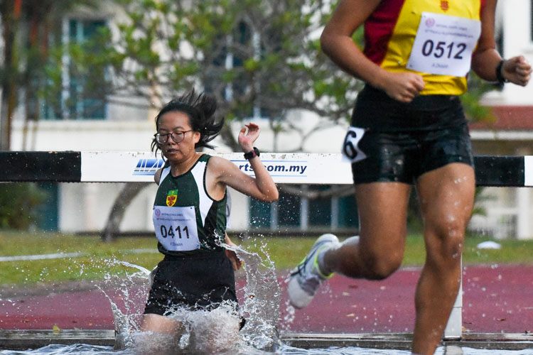 Xu Ziqian (#411) of RI makes a rough entry into the water jump pit. (Photo 13 © Iman Hashim/Red Sports)