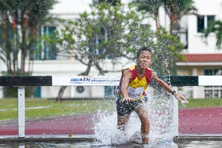 Clarice Lau of HCI completes her final water jump. She emerged the champion with a timing of 8:04.28. (Photo 20 © Iman Hashim/Red Sports)