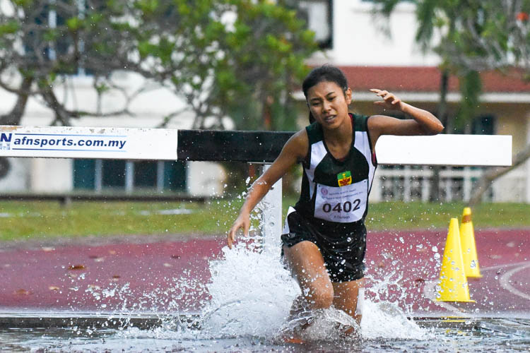 Lim Xin Hui of RI completes her final water jump. She grabbed the silver medal in 8:36.55. (Photo 22 © Iman Hashim/Red Sports)