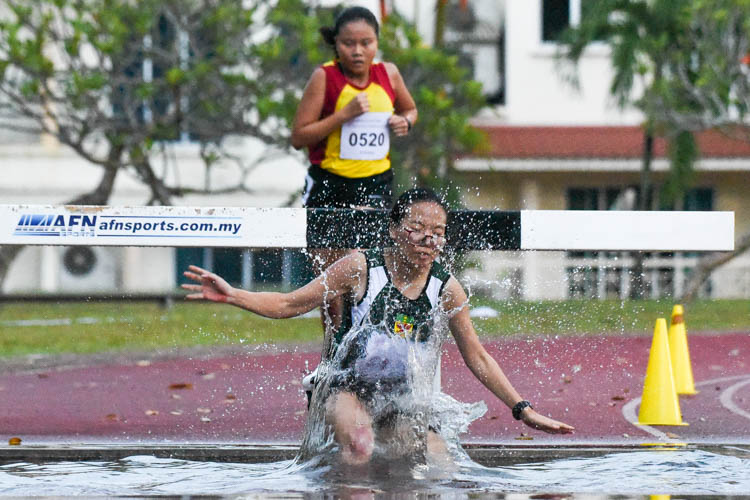 Xu Ziqian of RI lands heavily on her final water jump. She finished in sixth place. (Photo 25 © Iman Hashim/Red Sports)