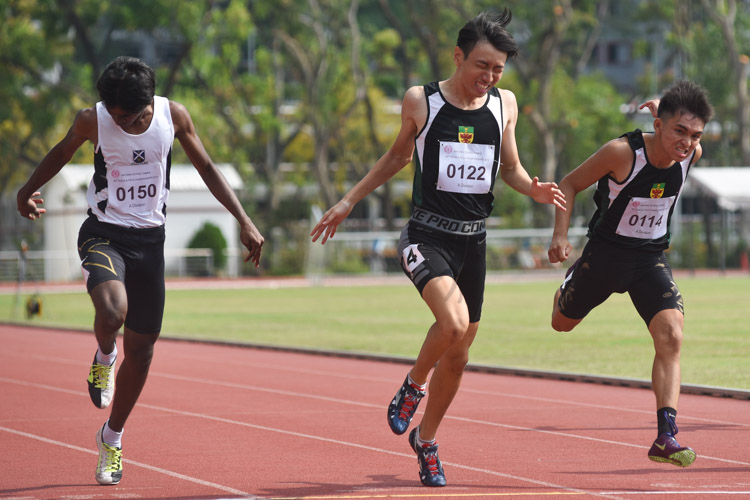 A tight race in the A Division boys' 200m final saw only 0.08s separate first and fourth place. Marcus Tan (#122) of RI clinched the gold in 23.10s, while teammate Timothy D'Cruz (#114) and SAJC's Solaiy Meyapan (#150) finished second and third in 23.15s and 23.17s respectively. (Photo 1 © Iman Hashim/Red Sports)