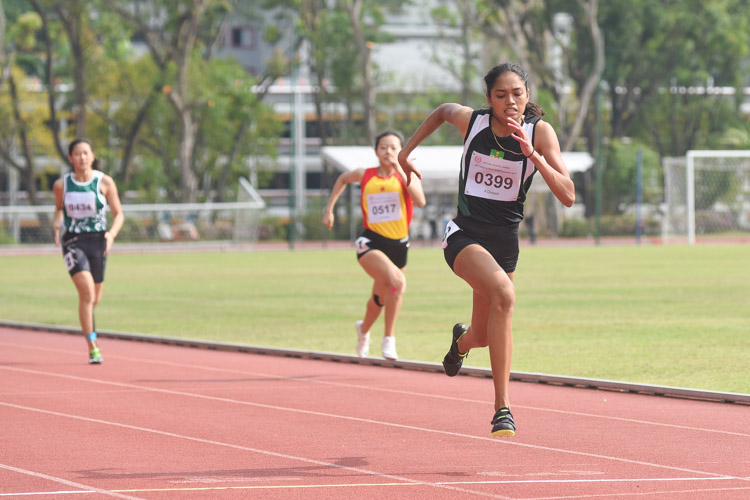 Grace Shani Anthony (#399) of RI clinched the A Division girls' 200m gold in 26.09s, just a few hundredths of a second shy off her personal best of 26.00s achieved in the B Division final two years ago. (Photo 2 © Iman Hashim/Red Sports)
