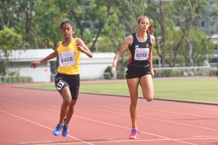 Kathya Kodrika (#458) of Victoria Junior College finished third in 27.00s while Camille Alix Damas (#352) of ACS (International) placed fourth in 27.25s. (Photo 7 © Iman Hashim/Red Sports)