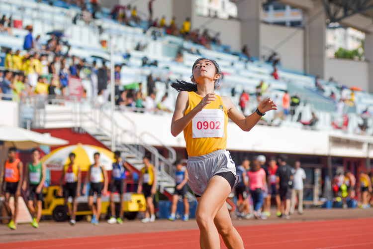 Kylie Tan of Cedar Girls' Secondary clocked 11:47.93 to strike gold and defend her title in the B Division girls' 3000m final. (Photo 2 © Iman Hashim/Red Sports)