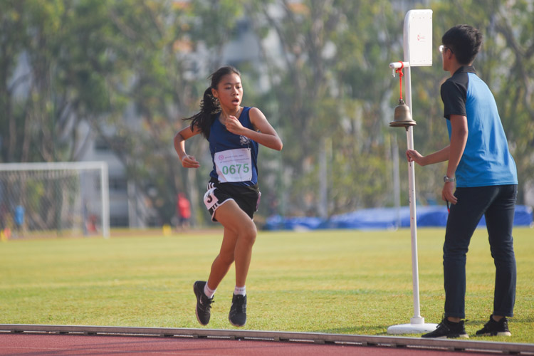 Wan Yi Ling of CHIJ St. Theresa's Convent started sprinting one round too early after miscounting her laps. (Photo 8 © Iman Hashim/Red Sports)