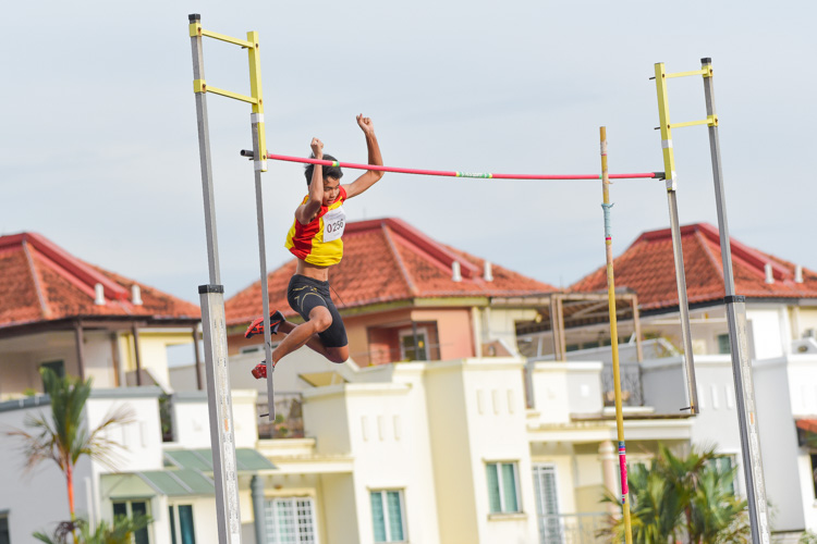 Kyler Ong of HCI settled for bronze in the A Division boys' pole vault, clearing a height of 4.10m. (Photo 35 © Iman Hashim/Red Sports)