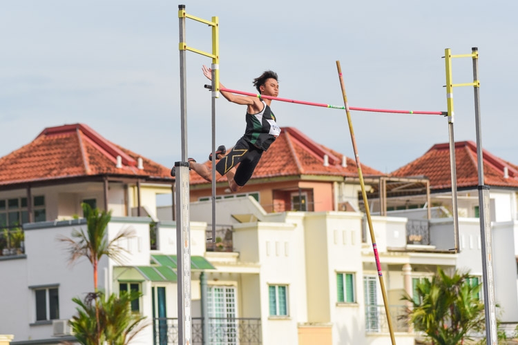 Heng Jee Kuan of Raffles Institution took the silver in the A Division boys' pole vault with a final height of 4.10m, beating third place on countback. (Photo 30 © Iman Hashim/Red Sports)