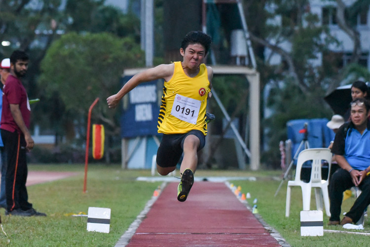 John Christopher Nunis of VJC placed 13th in the A Division boys' triple jump. (Photo 18 © Iman Hashim/Red Sports)