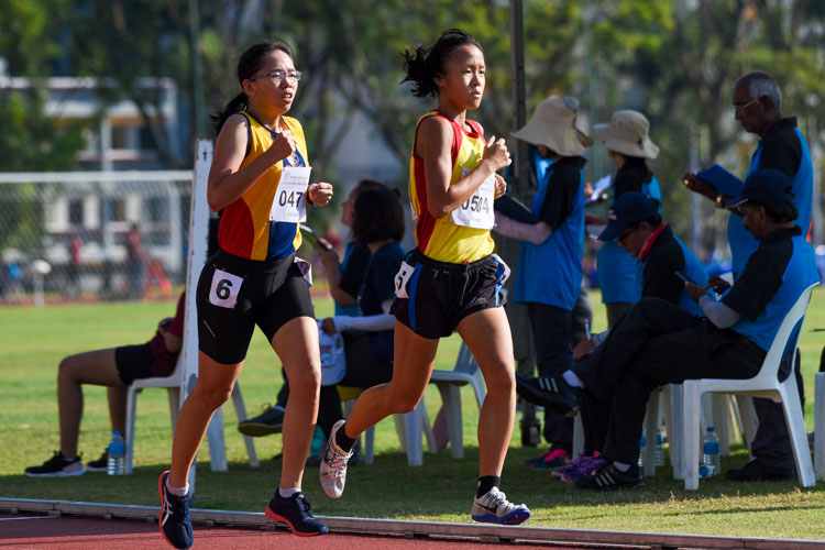 Clarice Lau of HCI and Caylee Chua of ACJC neck-and-neck in the first few rounds of the 3000m final. (Photo 6 © Iman Hashim/Red Sports)
