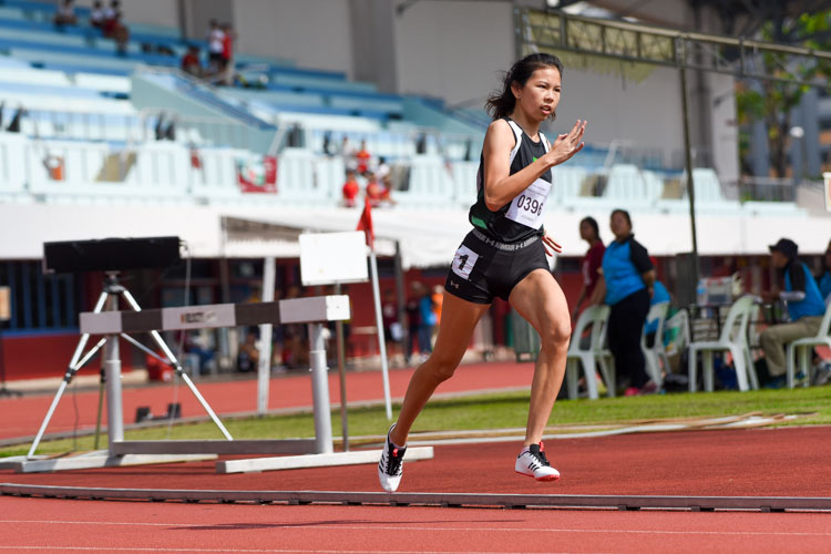Nicole Chua (#396) of Raffles Institution eventually placed eighth. (Photo 6 © Iman Hashim/Red Sports)