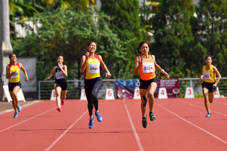 Runners on the final straight. (Photo 8 © Iman Hashim/Red Sports)