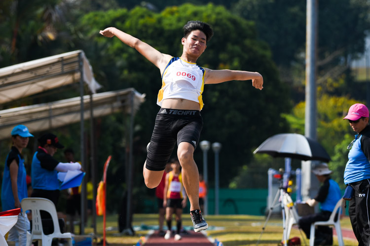 Xavier Sau (#69) of Catholic High School placed 10th with 5.98m. (Photo 13 © Iman Hashim/Red Sports)
