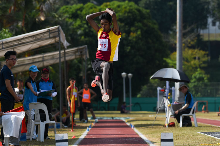 Munir Roshan Sen (#495) of Victoria School placed 11th with 5.80m. (Photo 14 © Iman Hashim/Red Sports)
