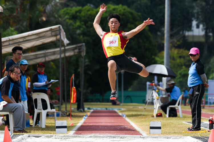 Isaac Ong (#567) of HCI claimed the silver with a best jump of 6.39m. (Photo 4 © Iman Hashim/Red Sports)