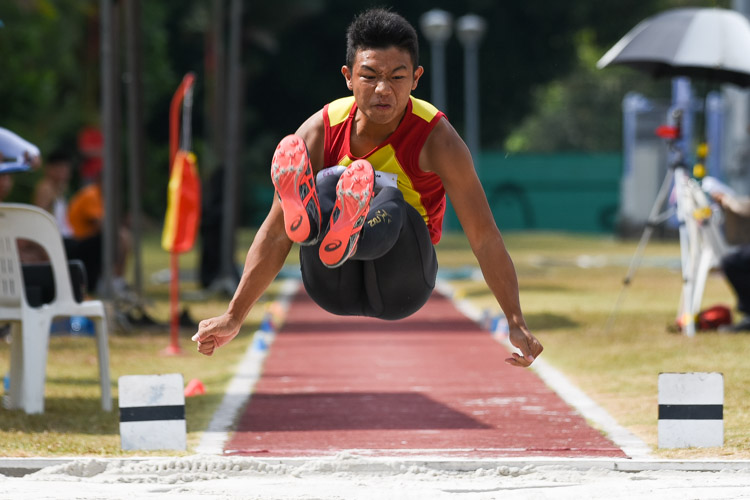 Zeen Chia (#590) of Hwa Chong Institution clinched his first ever National Schools gold with a winning leap of 6.69m in the B Division boys' long jump. (Photo 3 © Iman Hashim/Red Sports)