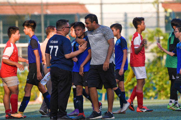 North Vista's coach giving Amirul Zulfaqar (NV #6) some words of consolation. (Photo 1 © Iman Hashim/Red Sports)