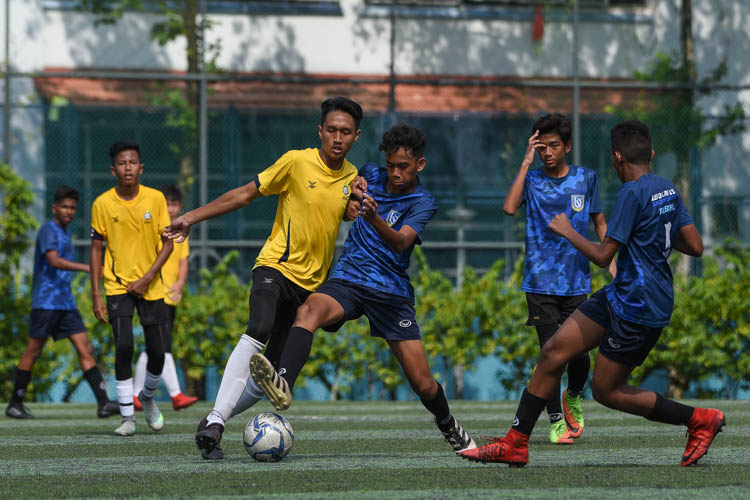 Sembawang Secondary beat Woodlands Secondary 4-1 to move on to the National B Division Football Schools Premier League 1. (Photo 1 © Iman Hashim/Red Sports)