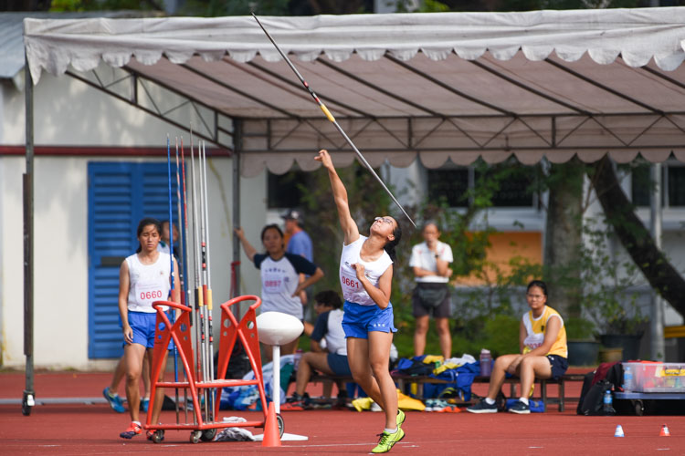 Catherine Tan of CHIJ St. Nicholas Girls' School placed eighth in the B Division girls' javelin with a throw of 23.82m. (Photo 1 © Iman Hashim/Red Sports)