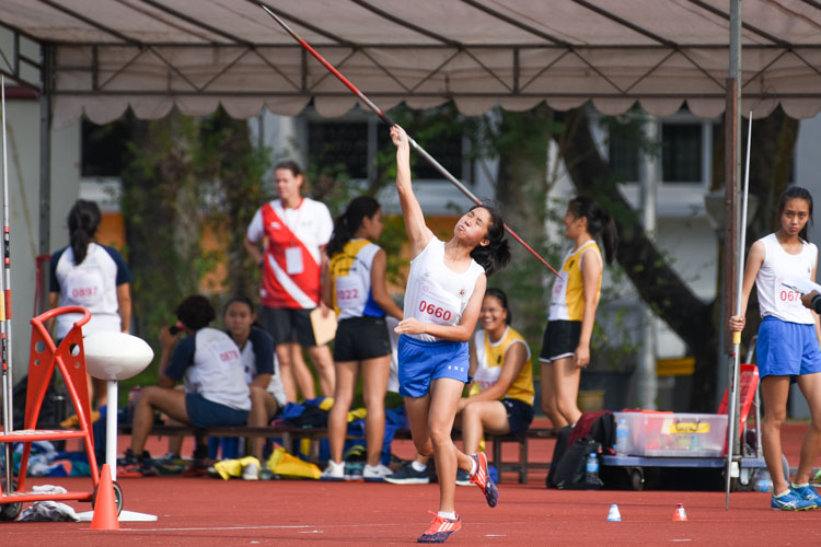 Ashley Lui of CHIJ St. Nicholas Girls' School placed seventh in the B Division girls' javelin with a throw of 24.72m. (Photo 1 © Iman Hashim/Red Sports)