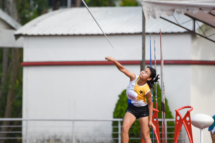 Adele Ling of Nanyang Girls' High School threw 30.37m to win bronze in the B Division girls' javelin. (Photo 1 © Iman Hashim/Red Sports)