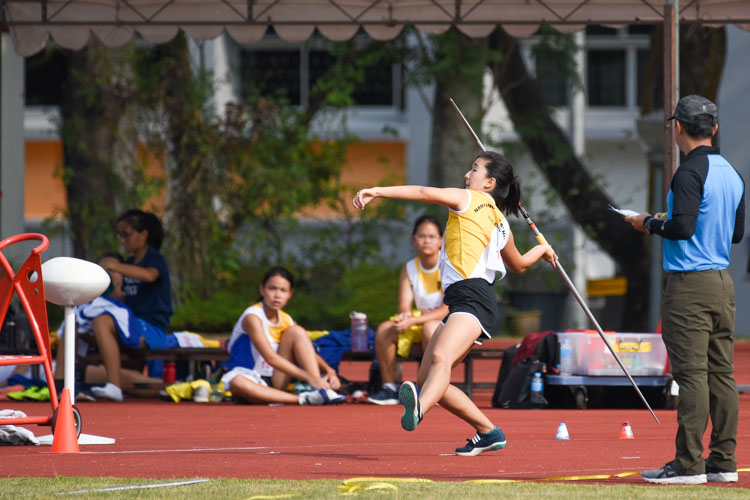 Jaydene Phua of Nanyang Girls' High School threw 33.42m to win silver in the B Division girls' javelin. (Photo 1 © Iman Hashim/Red Sports)