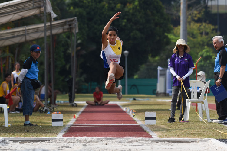 Ann Lee of Nanyang Girls' High School leapt 11.46m to win the B Division girls' triple jump gold. (Photo 1 © Iman Hashim/Red Sports)