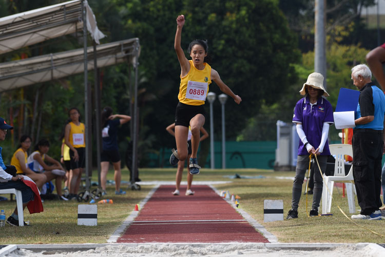 Mabel Leow of Cedar Girls' Secondary secured the silver in the B Division girls' triple jump with a leap of 10.79m. (Photo 1 © Iman Hashim/Red Sports)