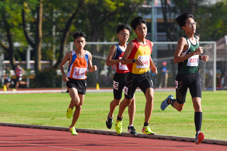 The top four runners breaking away from the rest of the pack in the B Division boys' 3000m final. (Photo 9 © Iman Hashim/Red Sports) 