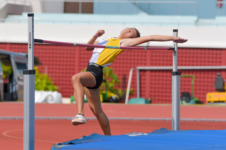 Jade Chew of Nanyang Girls' High School struck gold in the B Division girls' high jump and attained a new personal best of 1.62m to improve on the 1.61m C Division mark she had set last year. (Photo 2 © Iman Hashim/Red Sports)