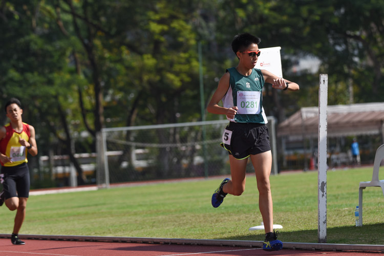 Elliot Wong (#281) of St. Joseph's Institution took the silver in 4:41.10. (Photo 5 © Iman Hashim/Red Sports)