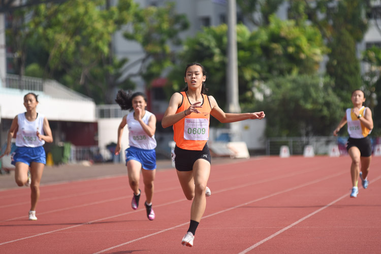 Samantha Theresa Ortega (#609) of Singapore Sports School clinched the C Division girls' 200m gold in 26.50s. (Photo 1 © Iman Hashim/Red Sports)