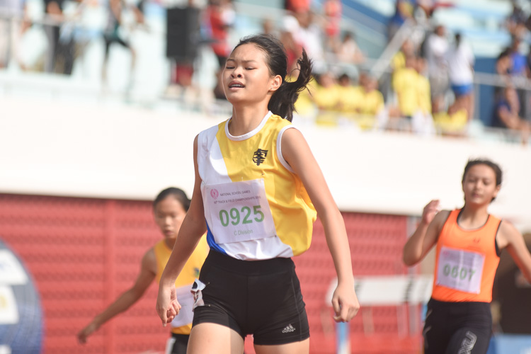 Eleana Goh (#925) of Nanyang Girls' High School took the silver in 27.37s. (Photo 4 © Iman Hashim/Red Sports)