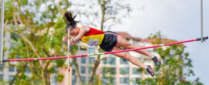 Mei Togawa of Hwa Chong Institution vaulted her way to a new A Division girls' record when she cleared 3.19m on her last attempt. (Photo 1 © Iman Hashim/Red Sports)