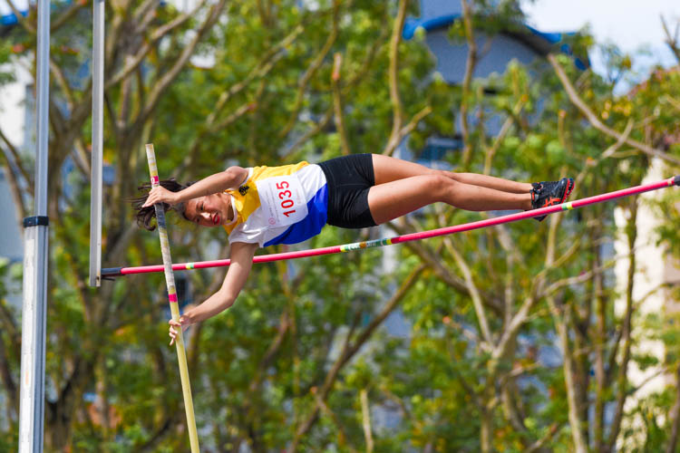 Christy Robyn Chng of Nanyang Girls' High School clinched the silver with a new personal best of 3.05m. (Photo 19 © Iman Hashim/Red Sports)
