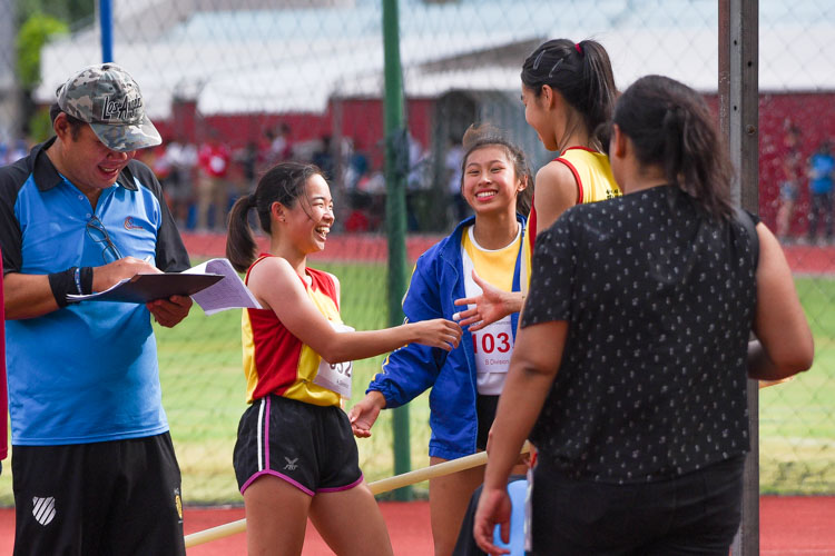 Mei Togawa gets congratulated by her competitors after her record-breaking attempt. (Photo 4 © Iman Hashim/Red Sports)